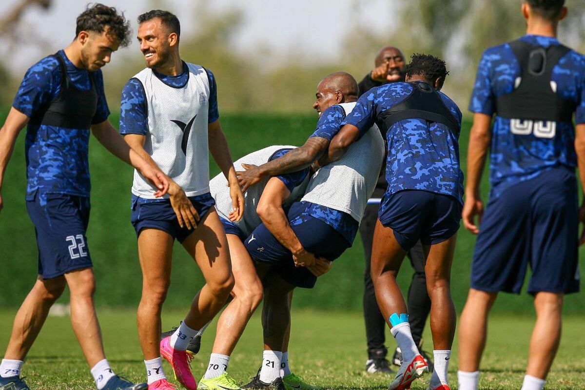 371029 شوخی خطرناک زکیپور با کاکوتا؛ مربی استقلال شاکی شد/ مسعود جمعه جلوی یک دردسر بزرگ را گرفت +عکس