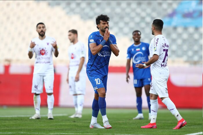 تساوی جنجالی در آزادی؛ تیر، VAR و بدشانسی استقلال را باز هم متوقف کرد