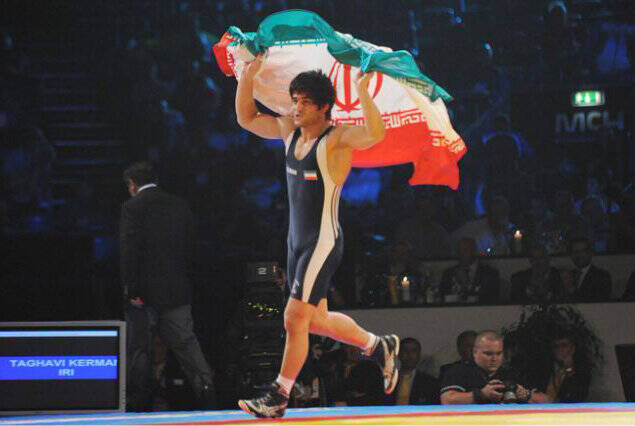 4501636 یک ایرانی در بین سلاطین کشتی جهان